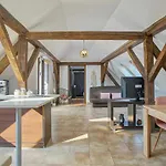 Rooftop Proprety With Large Terrace & Stunning Views - *