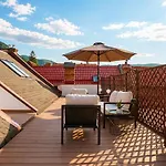 דירה Rooftop Proprety With Large Terrace & Stunning Views - *