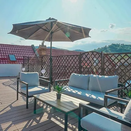 Rooftop Proprety With Large Terrace & Stunning Views - Apartman *
