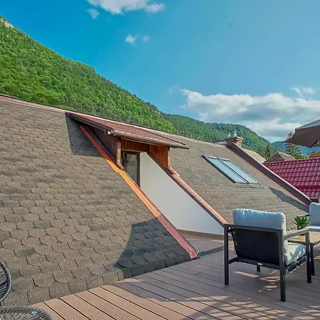 Rooftop Proprety With Large Terrace & Stunning Views - Braşov