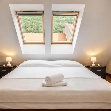 Rooftop Proprety With Large Terrace & Stunning Views -