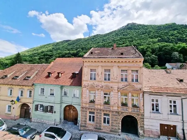 Rooftop Proprety With Large Terrace & Stunning Views - Appartement Braşov