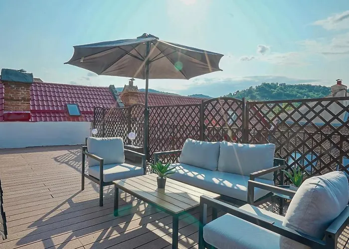 Rooftop Proprety With Large Terrace & Stunning Views - Appartement *